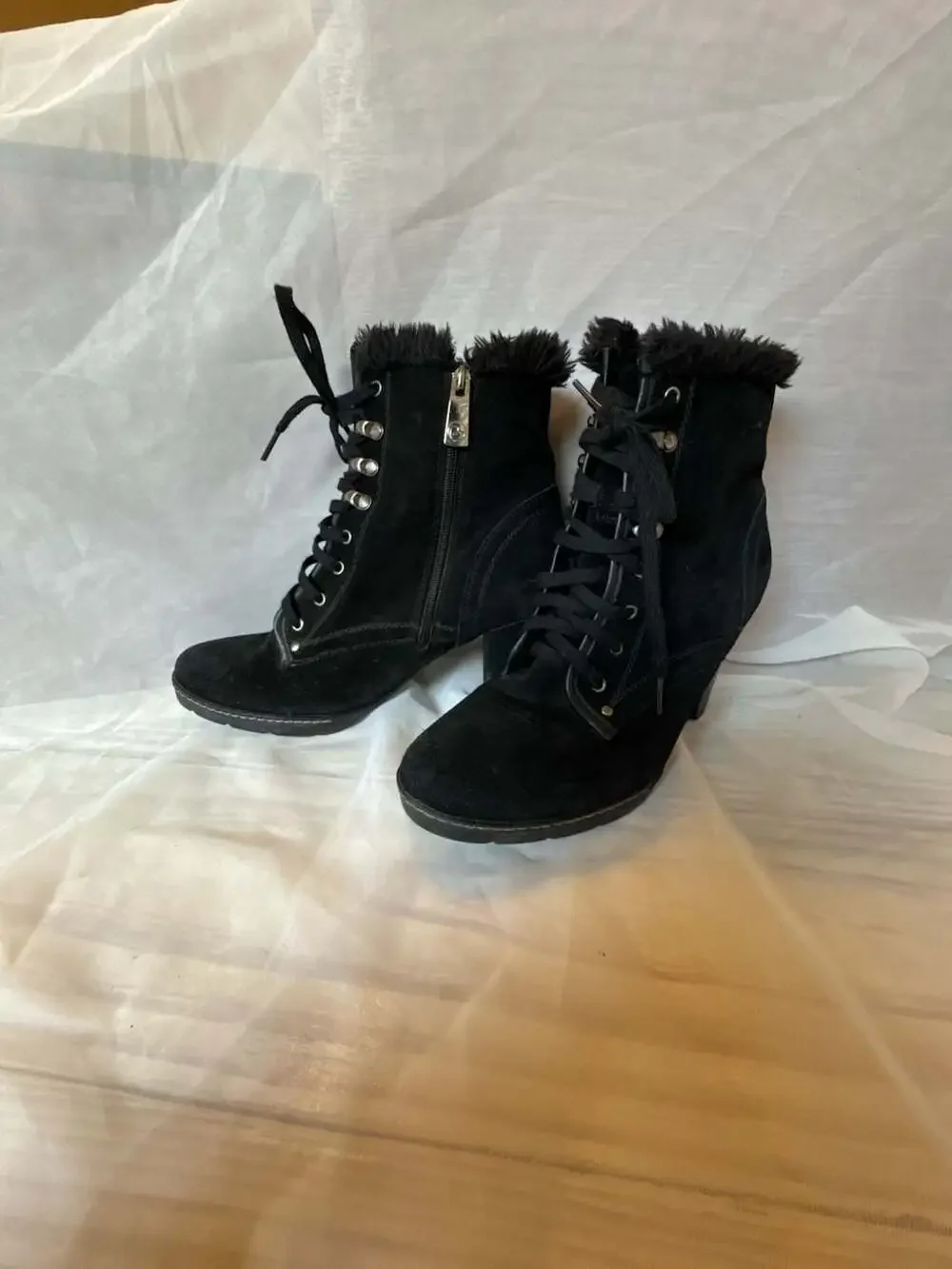 Blondo AquaProtect B4778-31 Women's Black Suede Lace-Up Ankle Boots with Faux Fu